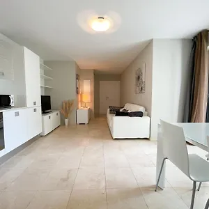 Deux Pieces, Parking Et Piscine Appartement